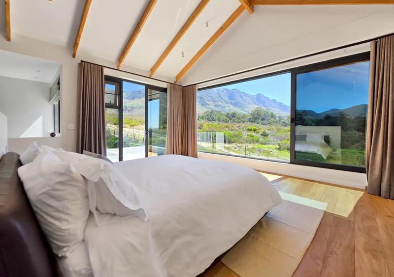 4 Bedroom Property for Sale in Zwaanswyk Western Cape